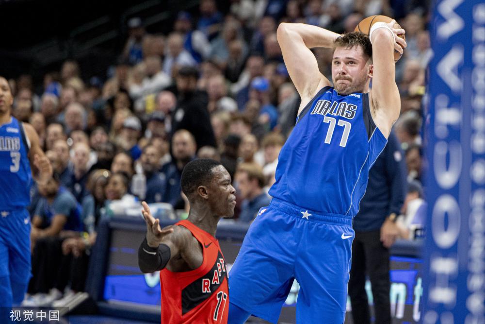 并提升了球 并提升了球